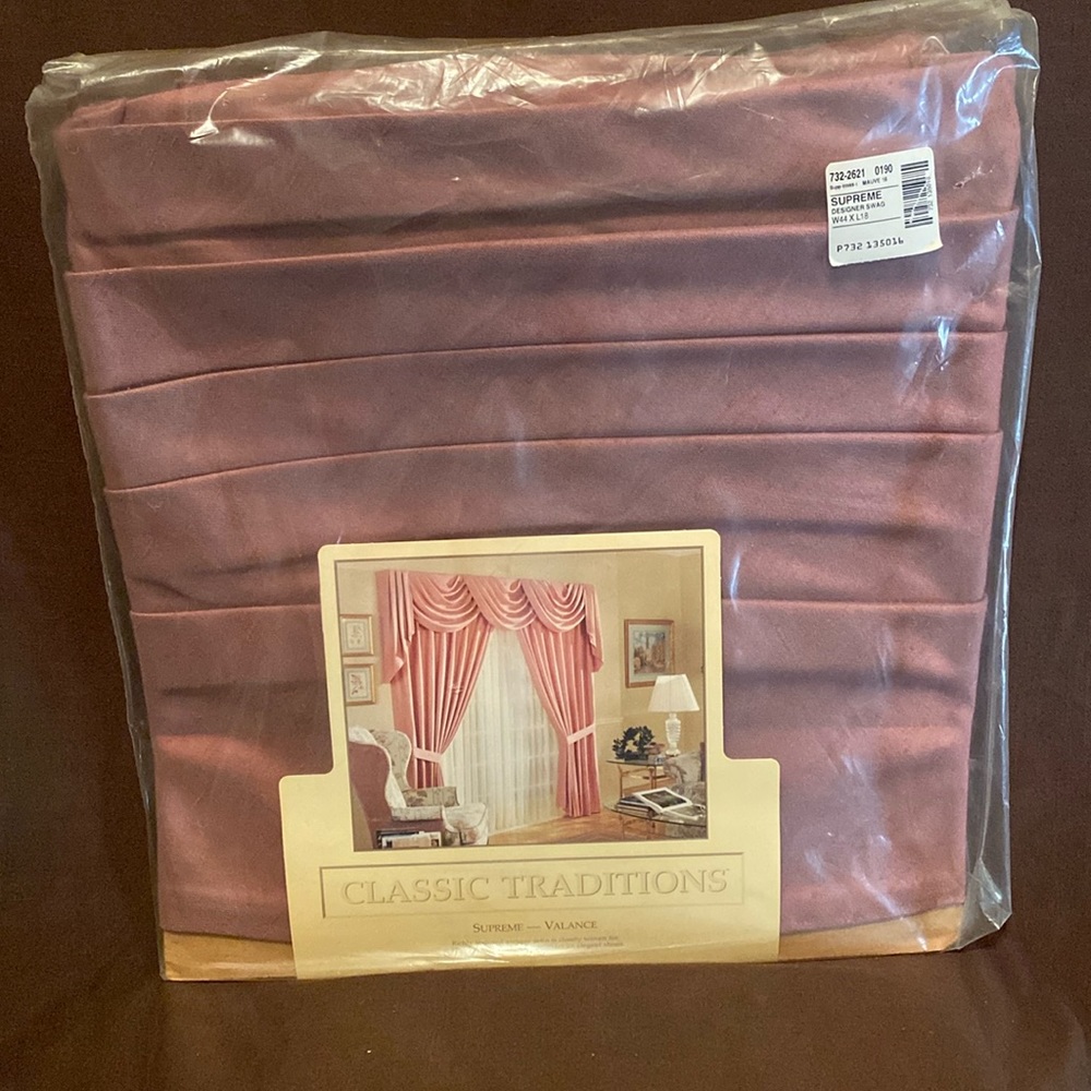 Classic Tradition Supreme Valance Antique Satin